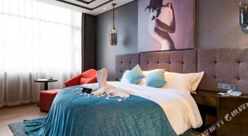 Xana Hotelle-Hotel Luzhou Baizitu Square Exterior foto